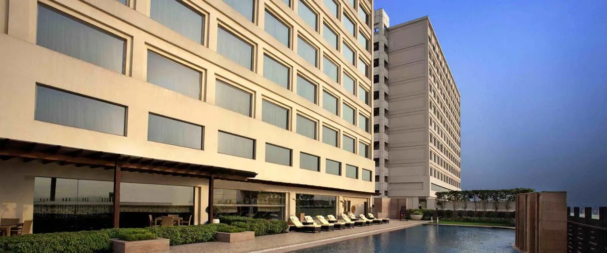 Escort in Holiday Inn Hotel New Delhi
