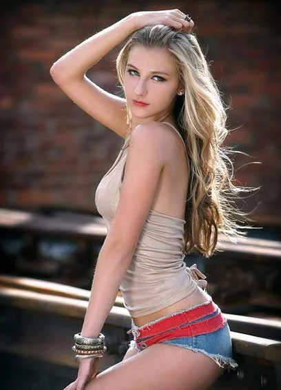 Pallavi Divekar Escorts in Delhi