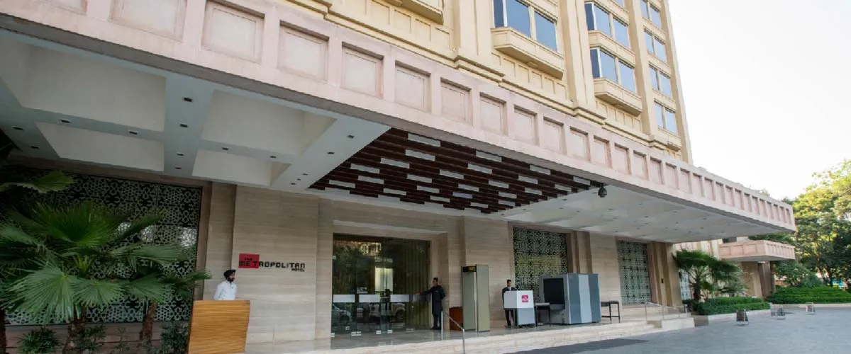 Escort in The Metropolitan Hotel And Spa New Delhi